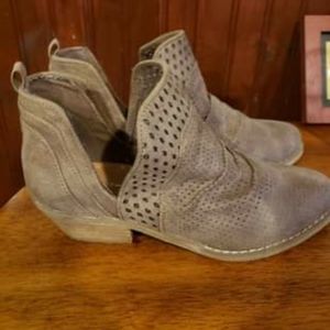 Report Delores ankle boots